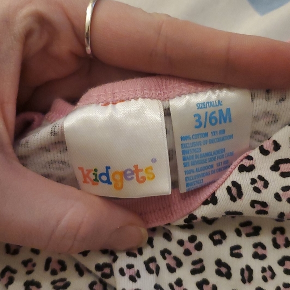 3-6m onesie - Picture 2 of 2